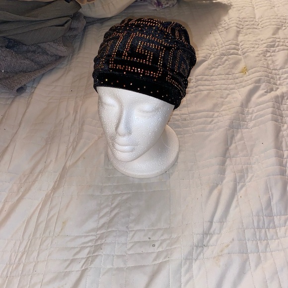 A gold and black square pattern cap - Picture 3 of 8